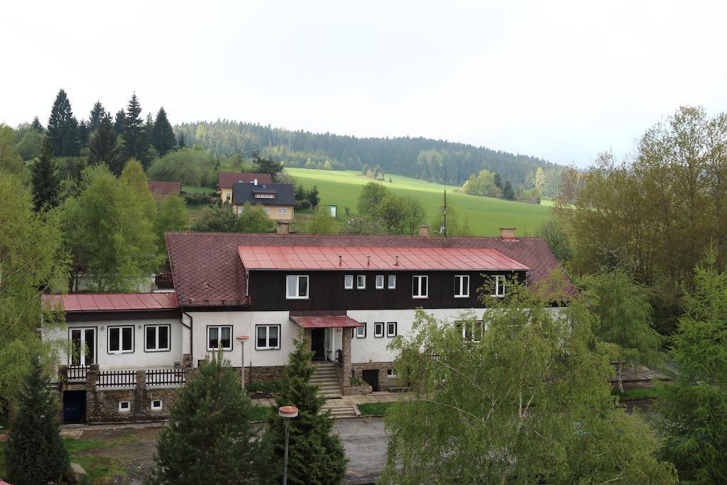 Hotel Rohanov Lhota nad Rohanovem Exterior photo