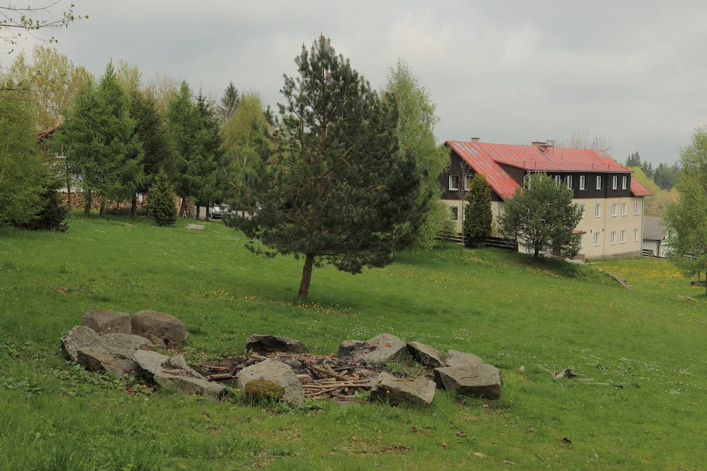 Hotel Rohanov Lhota nad Rohanovem Exterior photo